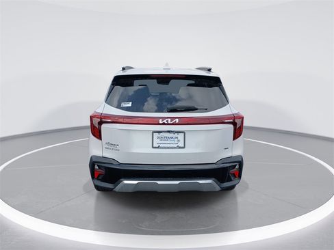Certified 2024 Kia Seltos SX w/ SX Sunroof Package image 7
