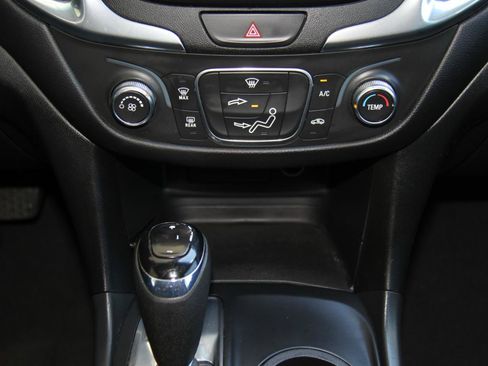 Used 2020 Chevrolet Equinox LT FWD image 15