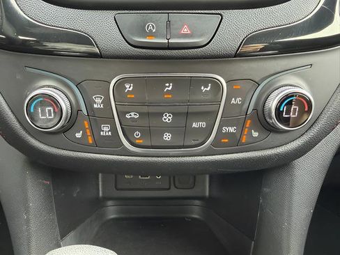Used 2023 Chevrolet Equinox RS FWD image 22