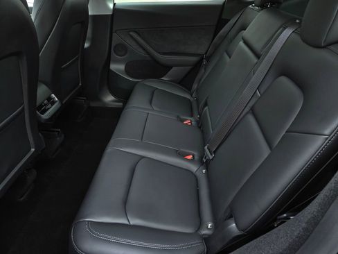 Used 2024 Tesla Model Y Performance image 12