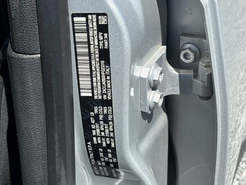Used 2017 Jeep Renegade Latitude FWD image 24