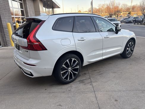 Used 2025 Volvo XC60 B5 Plus image 10