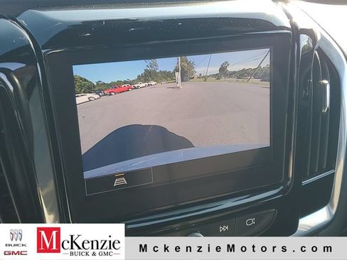 Used 2022 Chevrolet Traverse LT FWD image 17