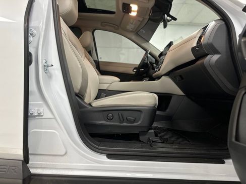 Used 2025 Nissan Pathfinder SL w/ SL Premium Package image 25