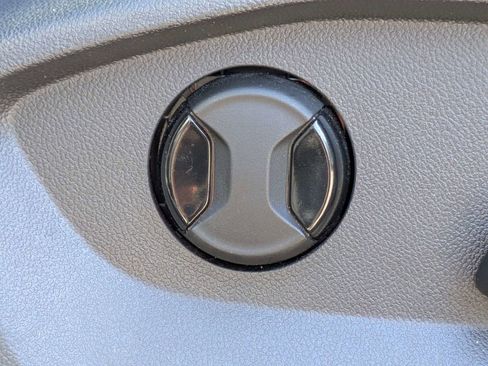 Certified 2023 Volkswagen Tiguan SE w/ Panoramic Sunroof Package FWD image 28