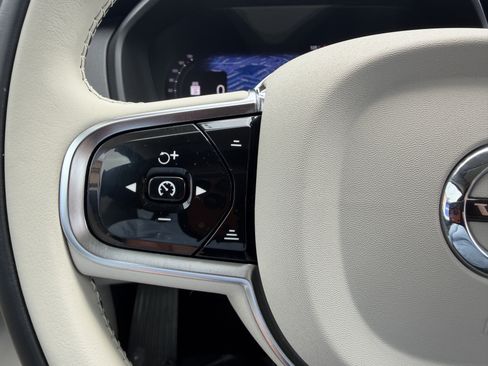 Certified 2025 Volvo XC90 B5 Plus w/ Protection Package Premier AWD/4WD image 28