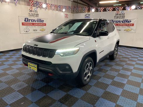 Used 2022 Jeep Compass Trailhawk w/ Trailhawk Elite Group image 2