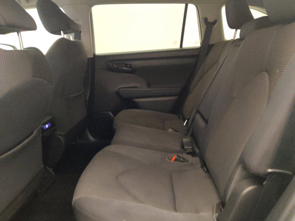 Used 2021 Toyota Highlander LE FWD image 18