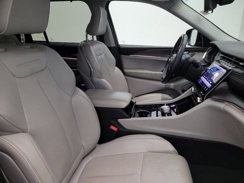 Used 2022 Jeep Grand Cherokee Overland w/ Advanced Protech Group III image 21