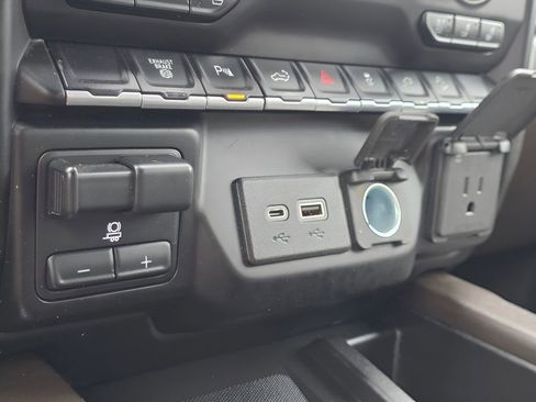 Used 2022 Chevrolet Silverado 3500 LTZ w/ LTZ Texas Edition image 28