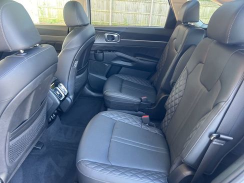 Certified 2023 Kia Sorento SX image 9