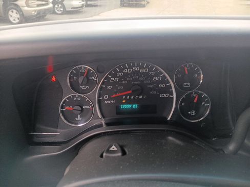 Used 2024 GMC Savana 2500 w/ Driver Convenience Package image 6