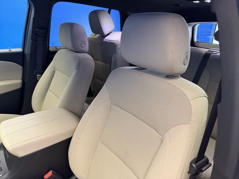 Used 2023 Chevrolet Traverse LS FWD image 12