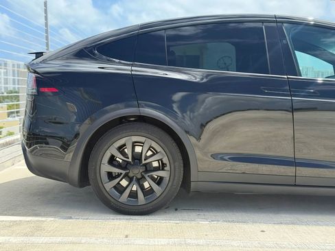Used 2022 Tesla Model X Plaid image 11