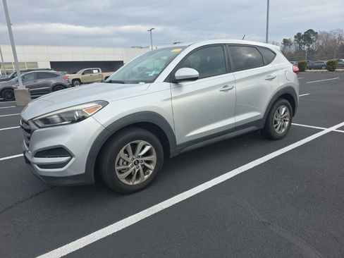 Used 2016 Hyundai Tucson SE image 2