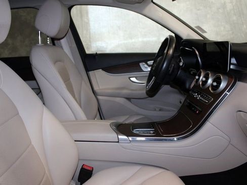 Used 2022 Mercedes-Benz GLC 300 4MATIC w/ Premium Package Lite image 5