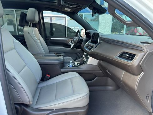 Used 2023 GMC Yukon XL SLT RWD image 11