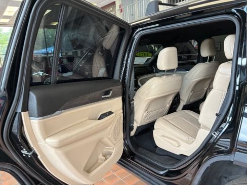 Used 2023 Jeep Grand Cherokee L Limited AWD/4WD image 26