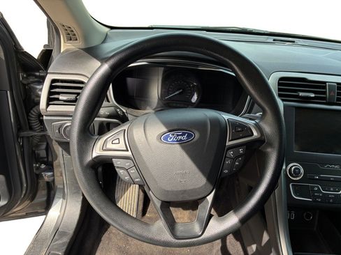 Used 2020 Ford Fusion SE FWD image 14