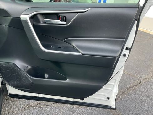 Used 2021 Toyota RAV4 XLE image 28