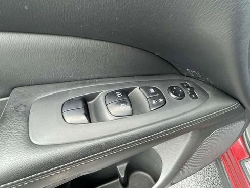 Used 2014 Nissan Pathfinder SL w/ SL Premium Package FWD image 16