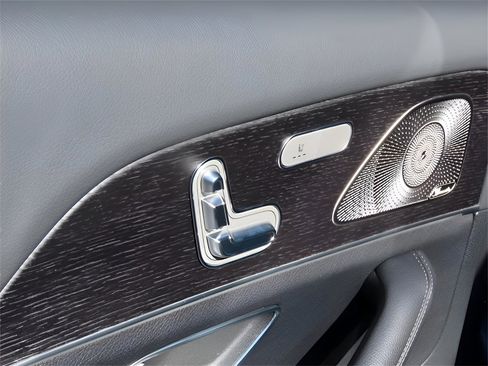 Used 2025 Mercedes-Benz GLS 450 GLS 450 image 48