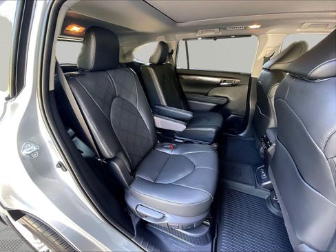 Used 2024 Toyota Highlander Platinum AWD/4WD image 25