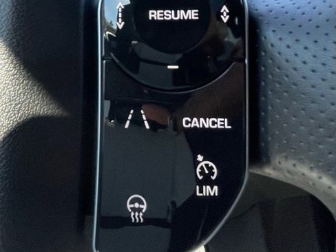 Used 2019 Land Rover Range Rover Velar R-Dynamic SE image 25