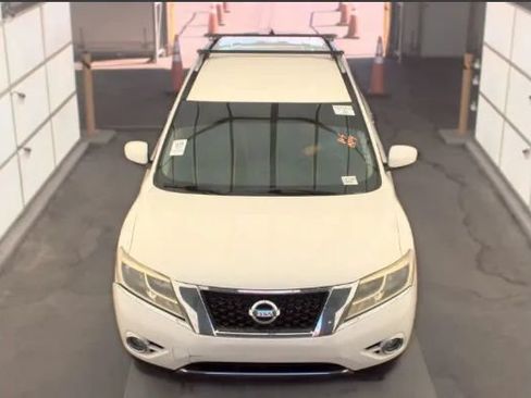 Used 2016 Nissan Pathfinder SL w/ Cargo Package FWD image 3
