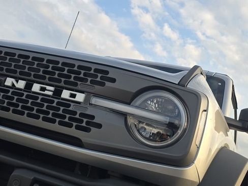Used 2023 Ford Bronco Badlands image 9