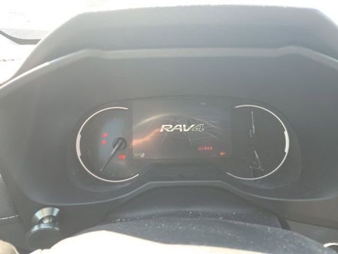 Used 2023 Toyota RAV4 XLE Premium image 11