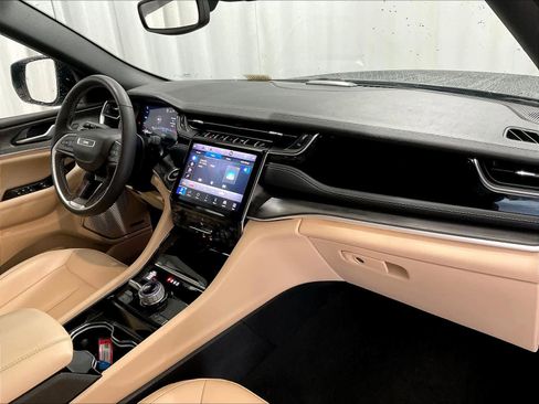 Used 2023 Jeep Grand Cherokee 4WD 4xe image 14