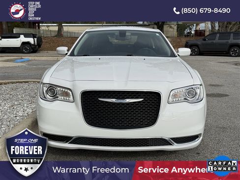 Used 2022 Chrysler 300 Touring image 10