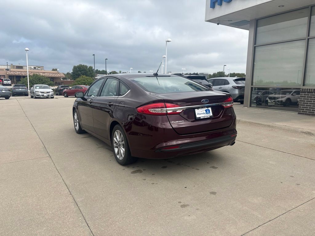 Used 2017 Ford Fusion SE w/ Fusion SE Technology Package FWD image 7