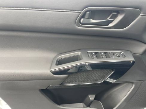 New 2025 Nissan Pathfinder SV image 7