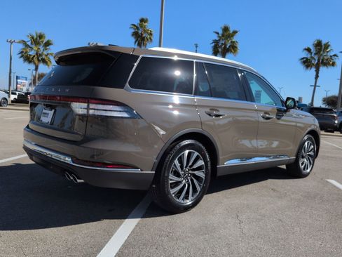 Used 2026 Lincoln Aviator 2WD image 4