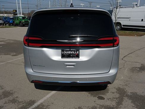 New 2026 Chrysler Pacifica Select FWD image 9