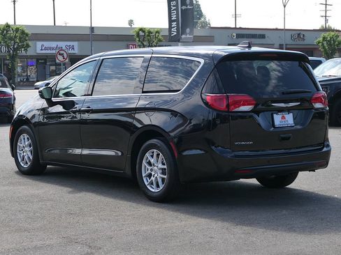 Used 2025 Chrysler Voyager LX FWD image 6