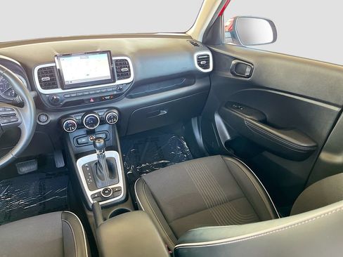 Used 2022 Hyundai Venue Limited FWD image 23