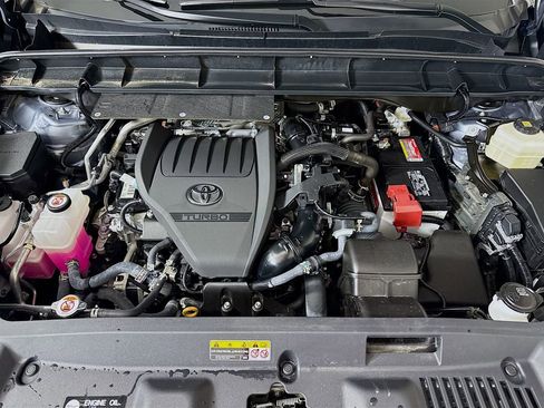 Used 2024 Toyota Highlander XLE image 31