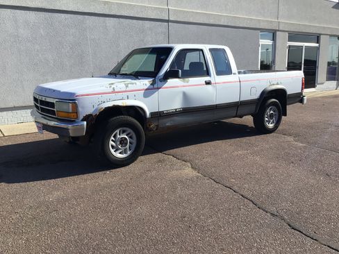 Used 1993 Dodge Dakota 4x4 Club Cab image 2