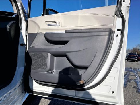 Used 2024 Toyota Sienna XLE image 12