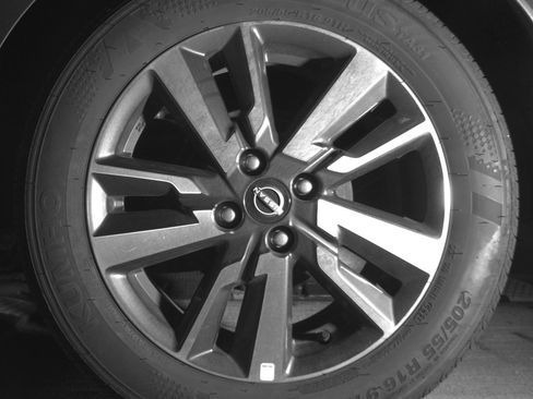 Used 2025 Nissan Versa SV FWD image 14