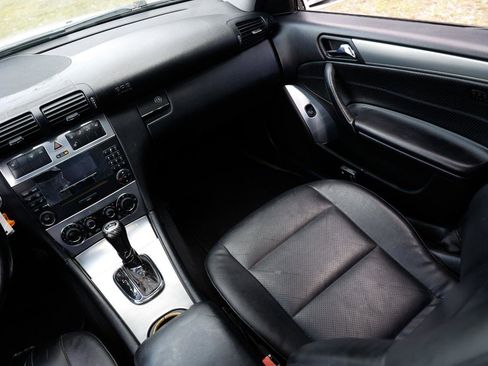 Used 2005 Mercedes-Benz C 230 Sedan image 21
