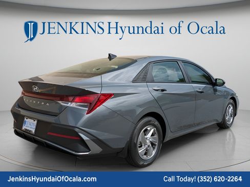 New 2026 Hyundai Elantra SE FWD image 3