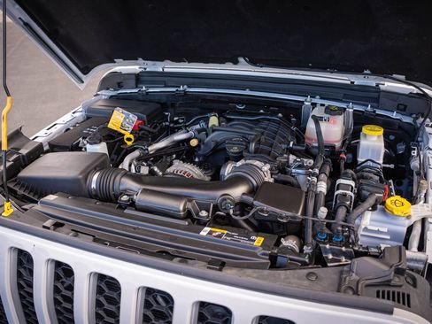 Used 2022 Jeep Gladiator Overland w/ Popular Equipment Package AWD/4WD image 27