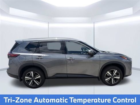 Used 2025 Nissan Rogue SL w/ SL Premium Package FWD image 5