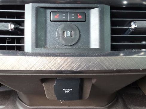 Used 2025 Ford F250 King Ranch w/ FX4 Off-Road Package image 28