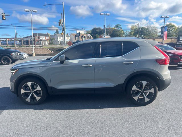 Used 2025 Volvo XC40 B5 Plus w/ Protection Package Premier AWD/4WD image 6