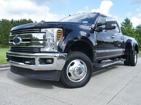Used 2019 Ford F350 Lariat w/ Chrome Package image 5